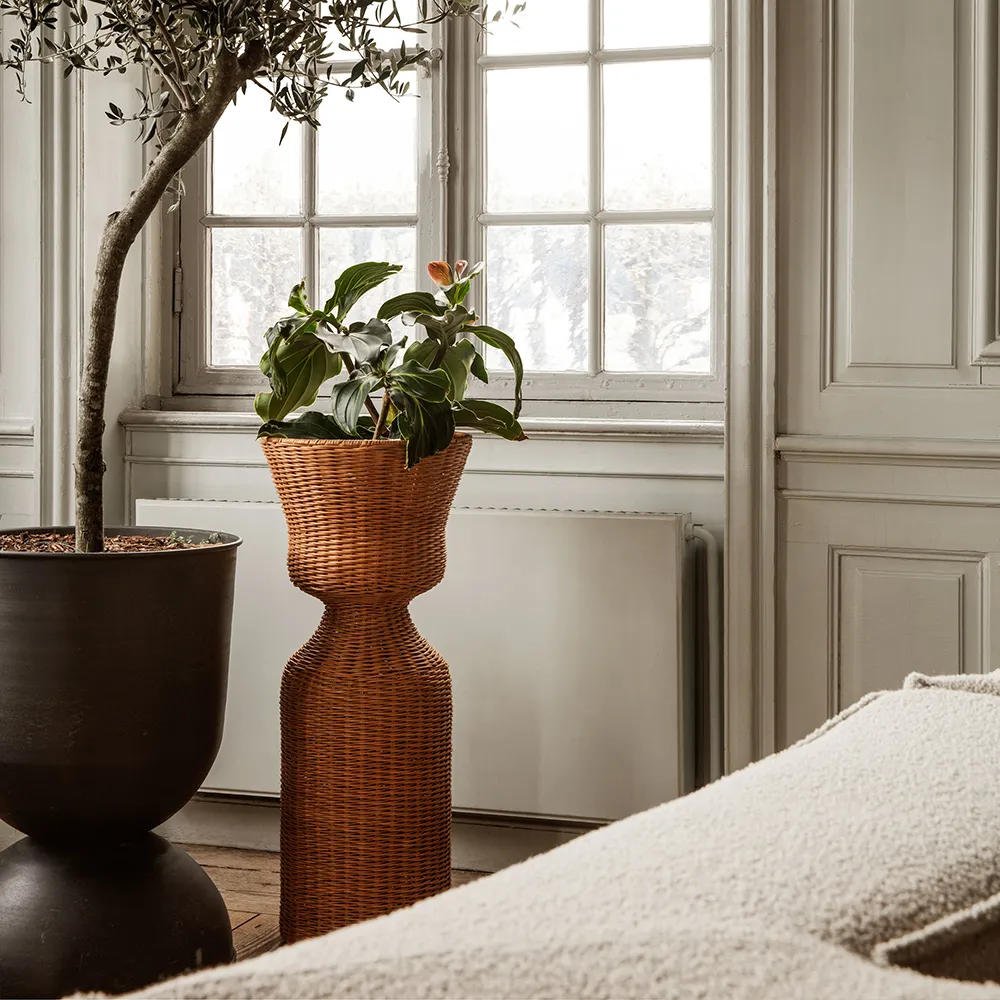 Hourglass Übertopf Large Black