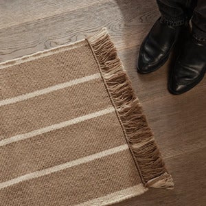 Calm Kelim Teppich 140x200 cm- Dark Sand/Off-white