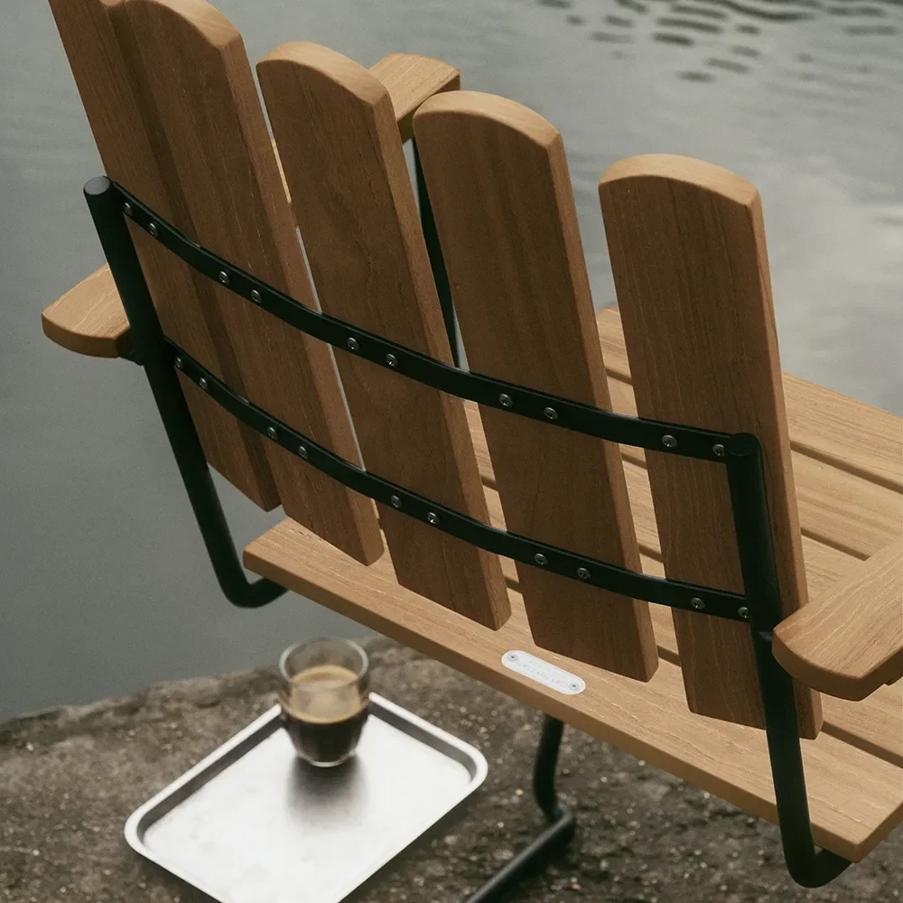 A2 Sessel Unbehandeltes Teakholz/schwarzer Rahmen