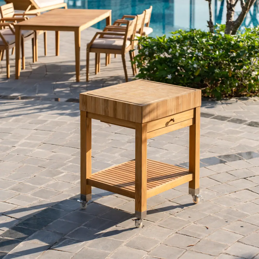 Ageröd Hackblock inkl. Regenschutz