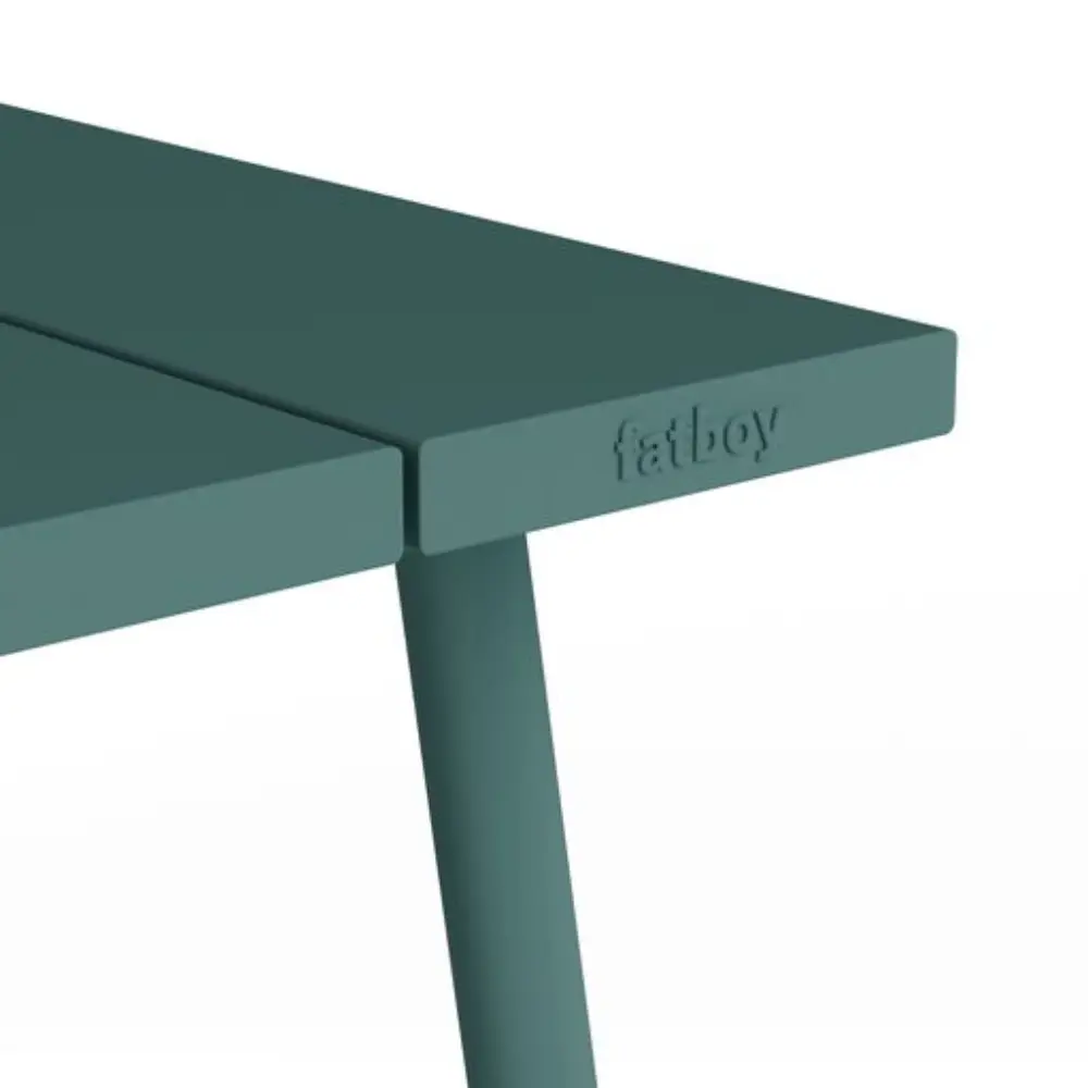 Fred's medium table Tisch im Freien dark sage