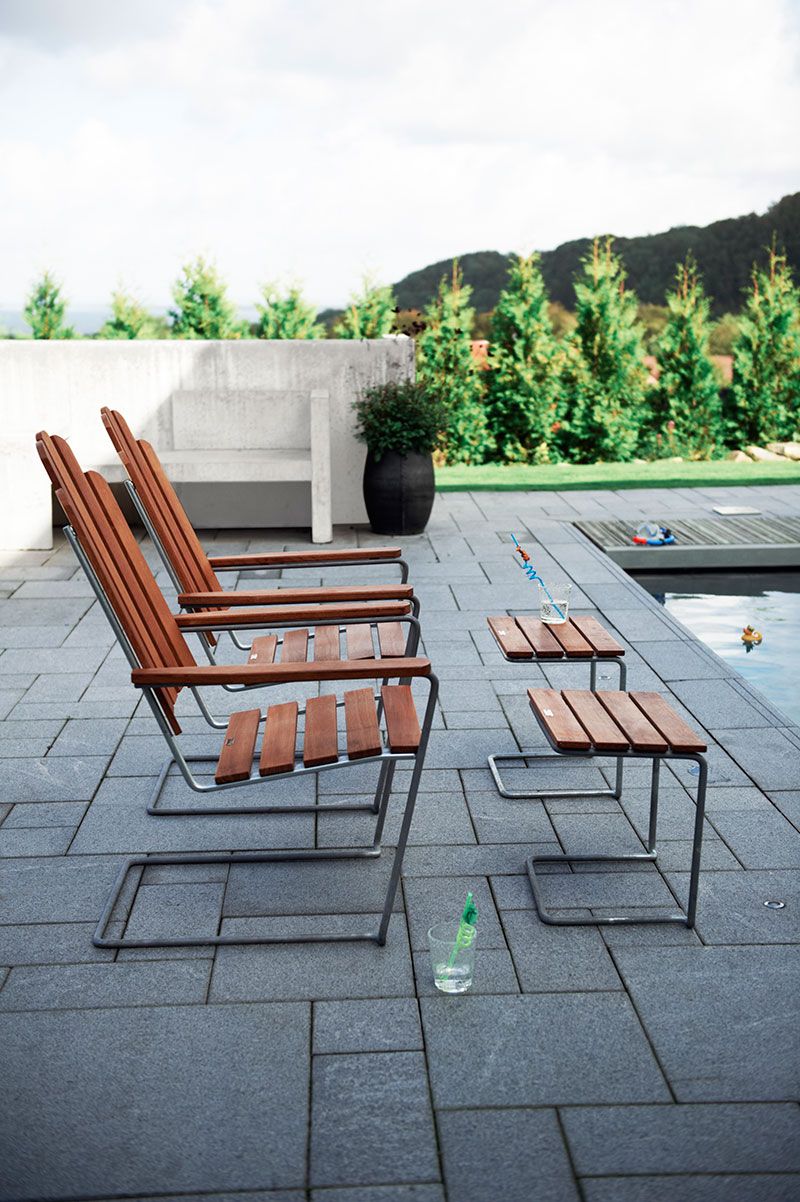 L105 Relieftisch aus Teakholz