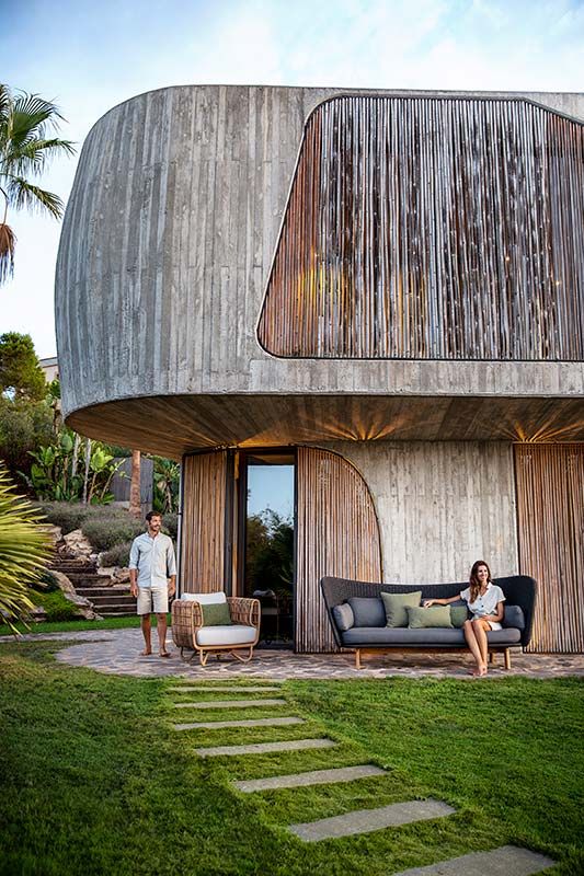 Peacock Wing Sofa Dunkelgrau inkl. Kissen