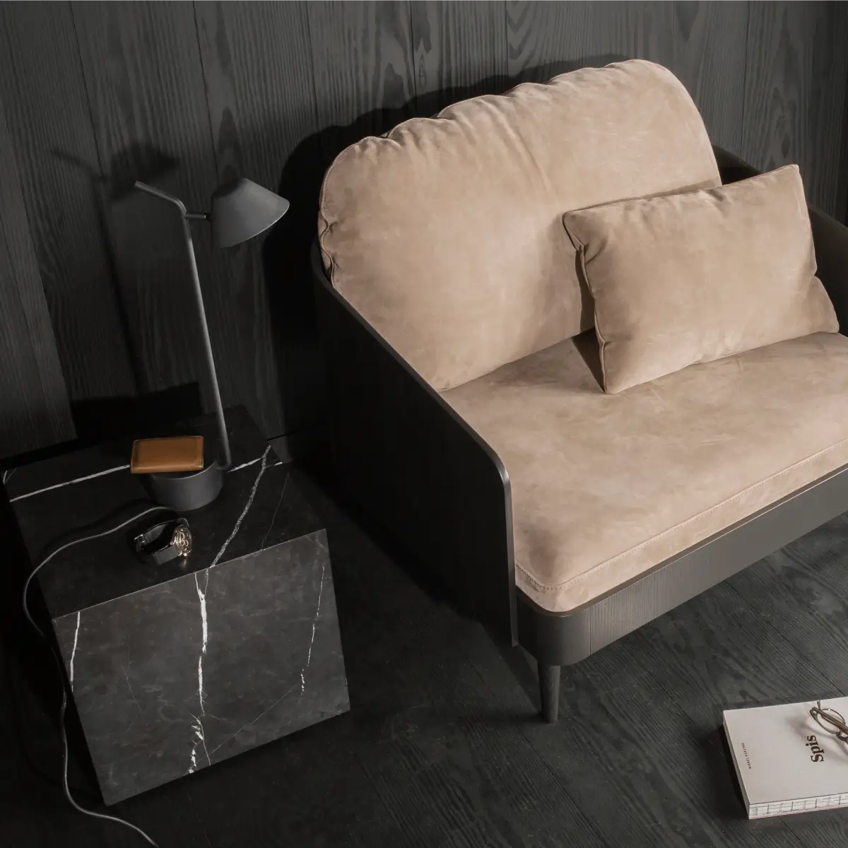 Plinth Tisch aus Nero Marquina-Marmor