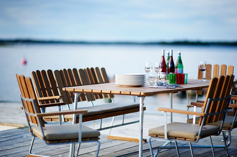 L105 Relieftisch aus Teakholz