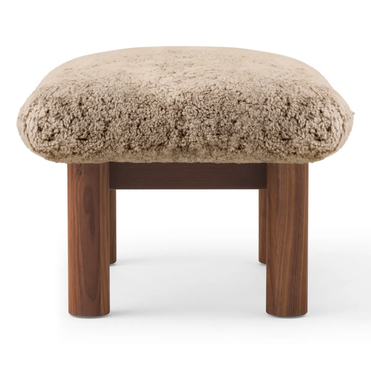 Brasilia Hocker Massiv Nussbaum Sheepskin Nevotex Sahara