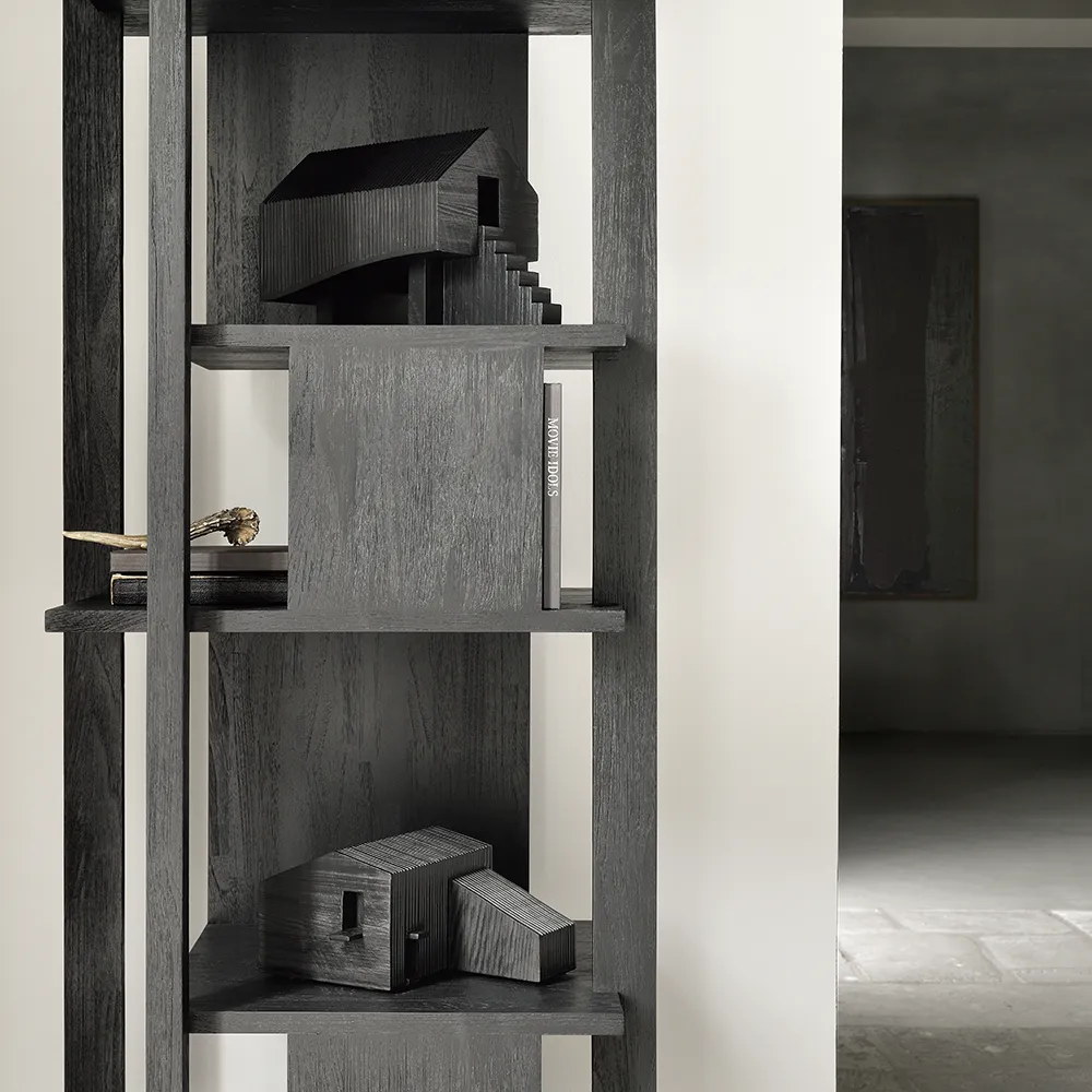 Stilt House Skulptur aus schwarzlackiertem Mahagoni