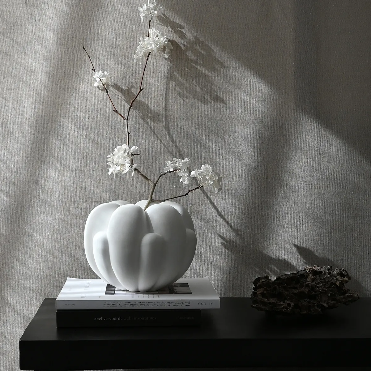 Handgefertigte Vase Bloom Petit Bone White H18 cm