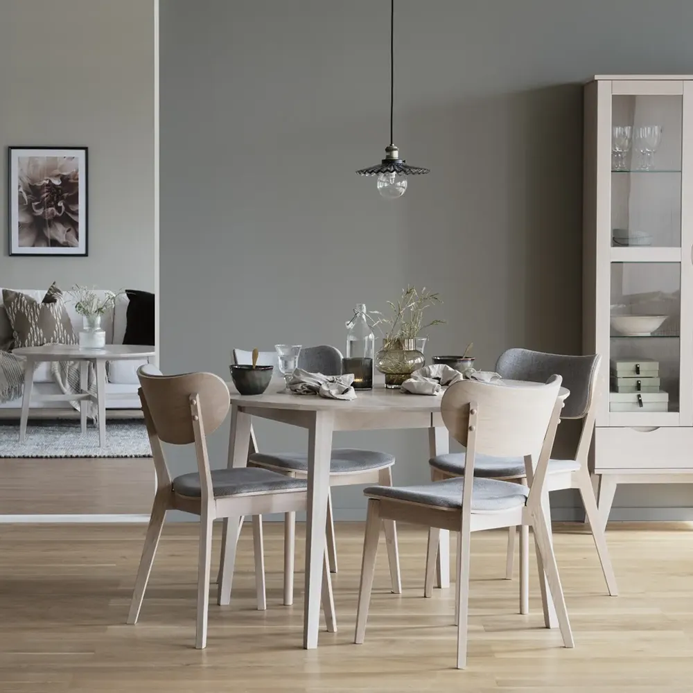 Kato Esszimmerstuhl Eiche weiß gekalkt/hellgrauer Stoff