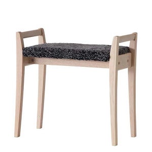 Meja Hocker Eiche weiß geölt/Schafsfell dunkelgrau