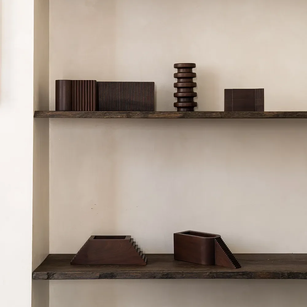  Babylon Skulptur aus lackiertem Mahagoni