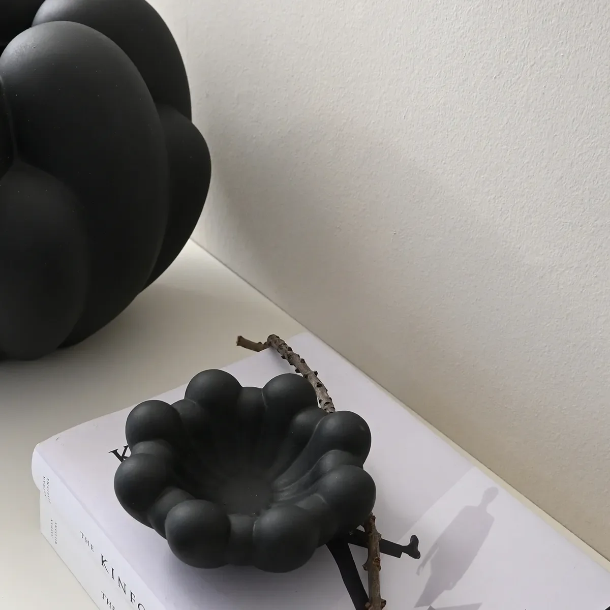 Handgefertigte Dekoschale Bloom Black Ø 15,5 cm
