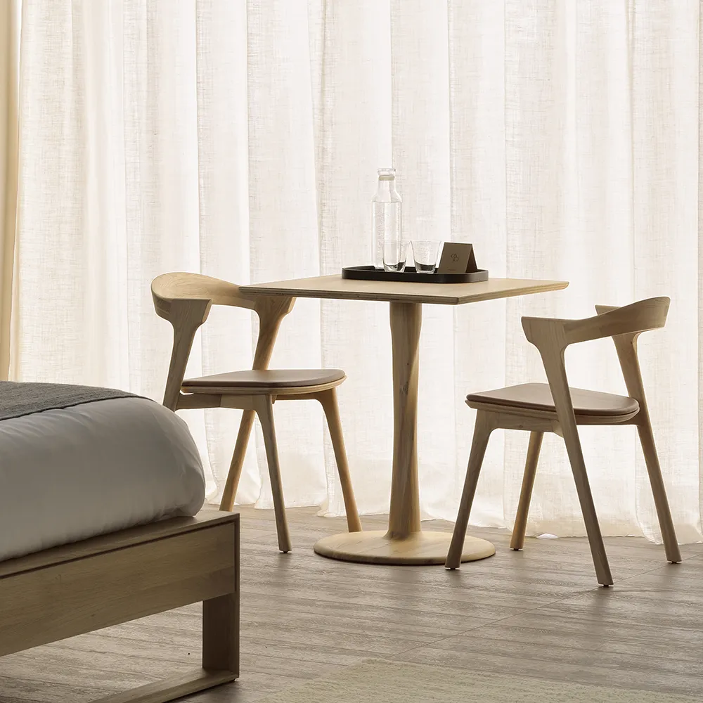 Torsion Esstisch 70x70 cm Eiche