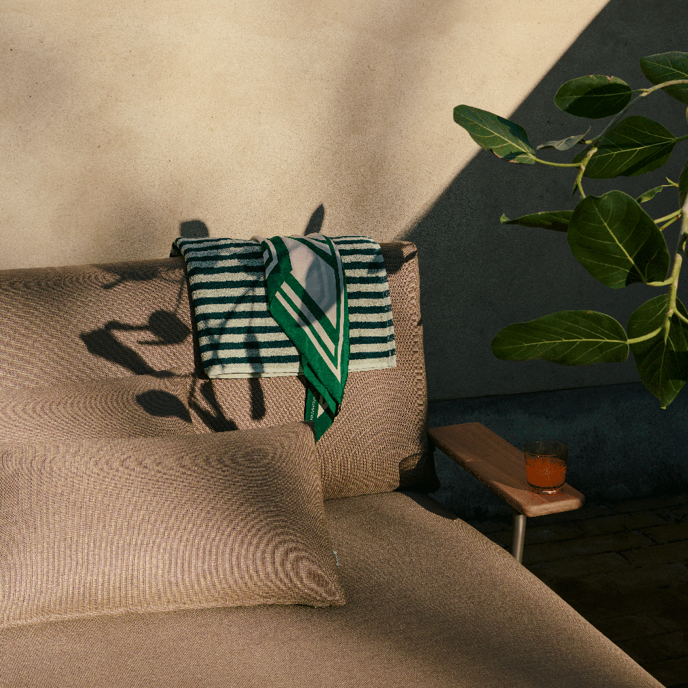 Loungebed Settle mit Armlehnen Taupe