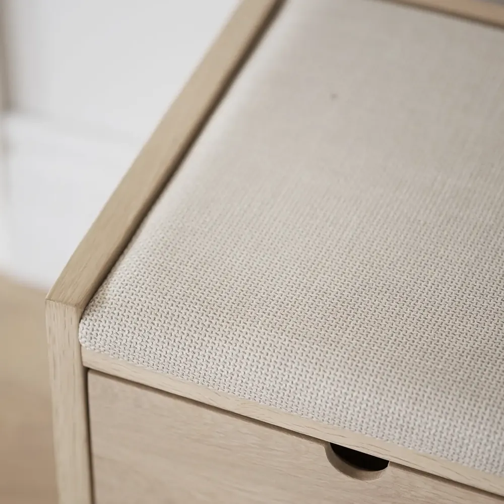 Hillmond Aufbewahrungsbank 80 cm weiß pigmentierte Eiche/beiger Stoff