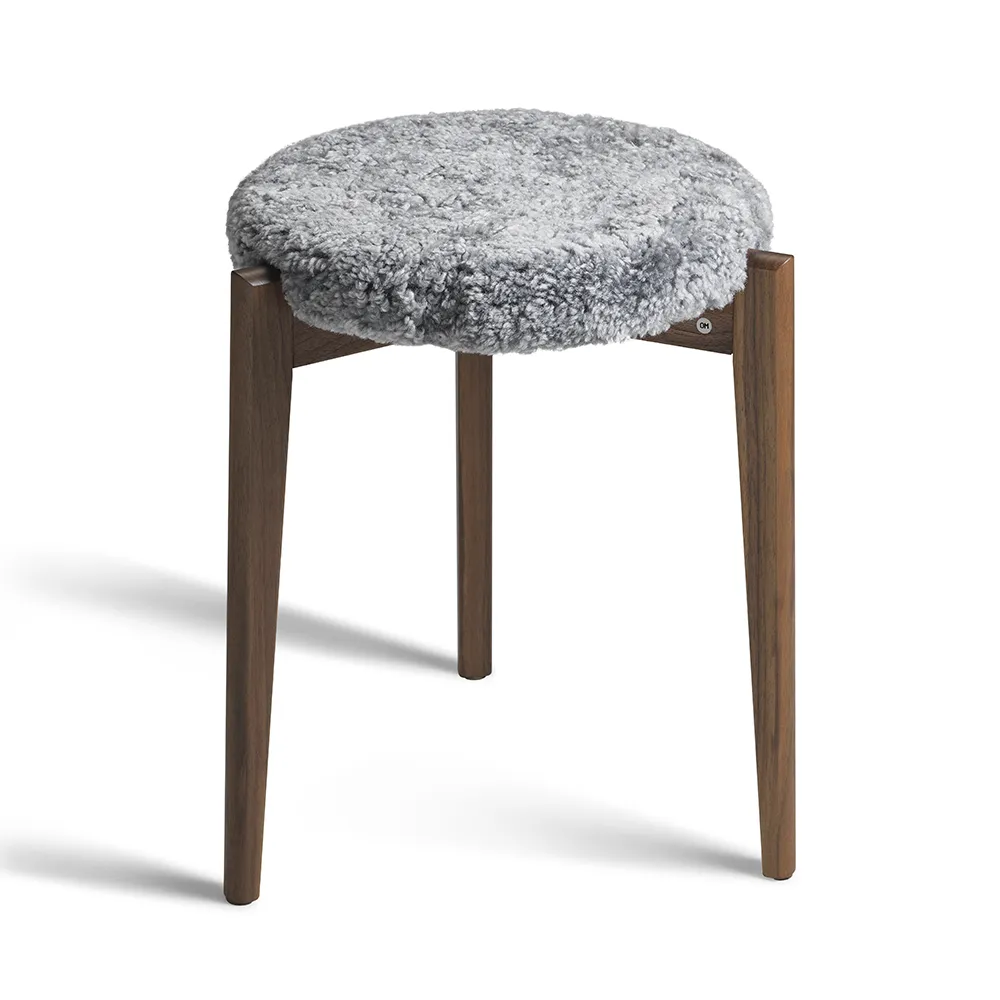 Vinz Hocker Nussbaum geölt/Schaffell Hellgrau