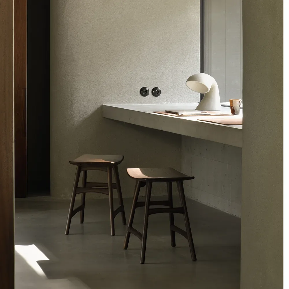 Osso Hocker Braun lackiertes Teakholz