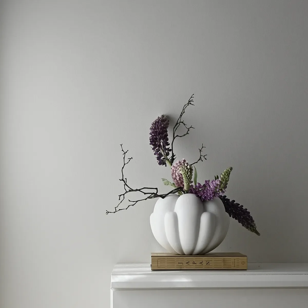 Handgefertigte Vase Bloom Petit Bone White H18 cm