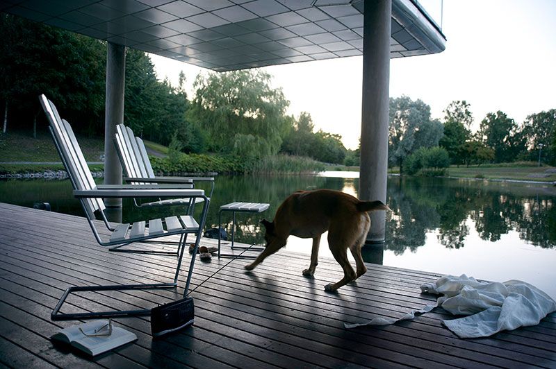 L105 Relieftisch aus Teakholz