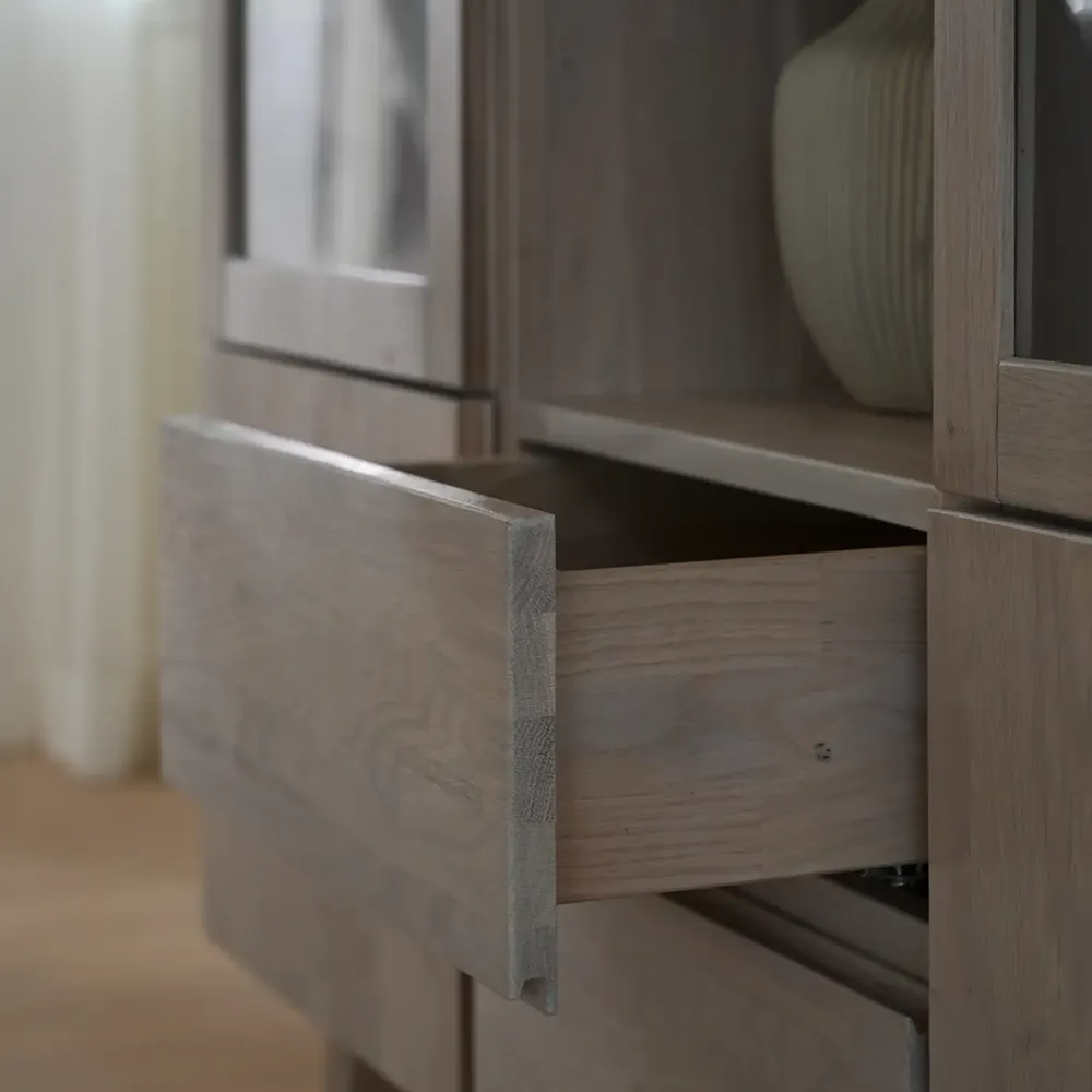 Brooklyn Vitrine 130 cm Eiche weiß pigmentiert