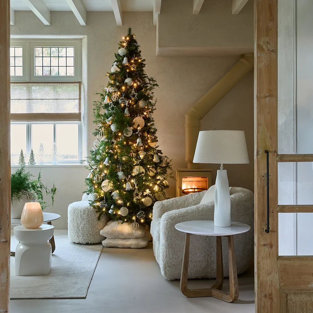 Fußhocker Bowery White Lion