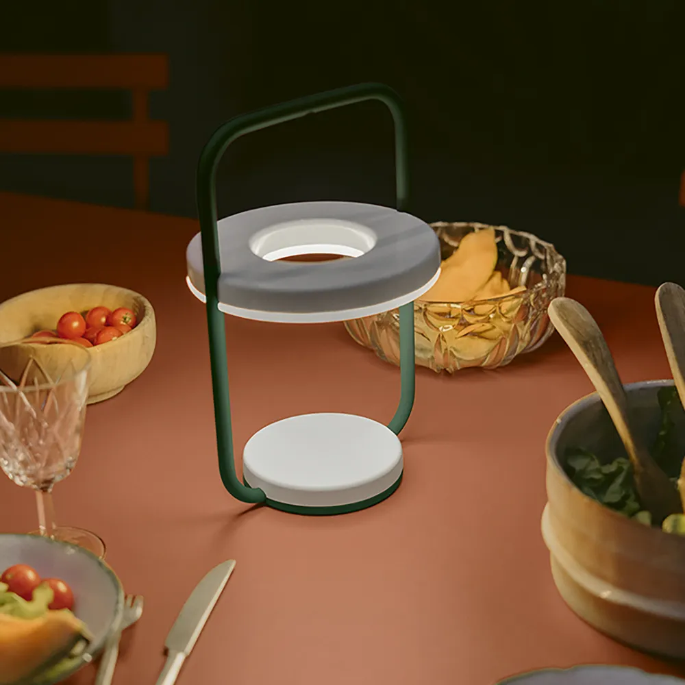 Ulli Lampe Zedernholz grün