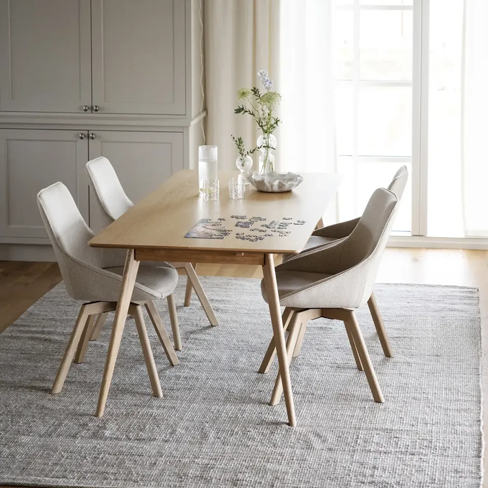 Alison Esszimmerstuhl hellbeiger stoff/eichenbeine