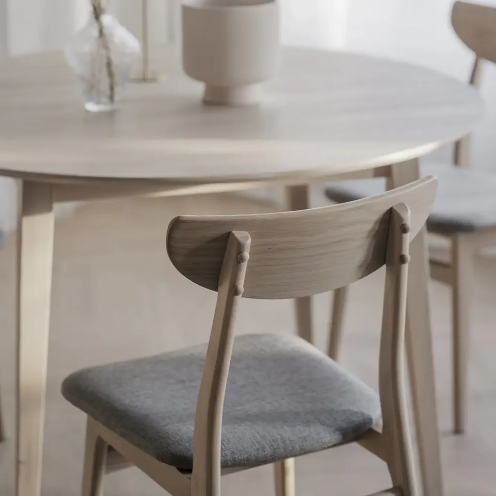 Rodham Stuhl weiß pigmentierte Eiche/hellgrau