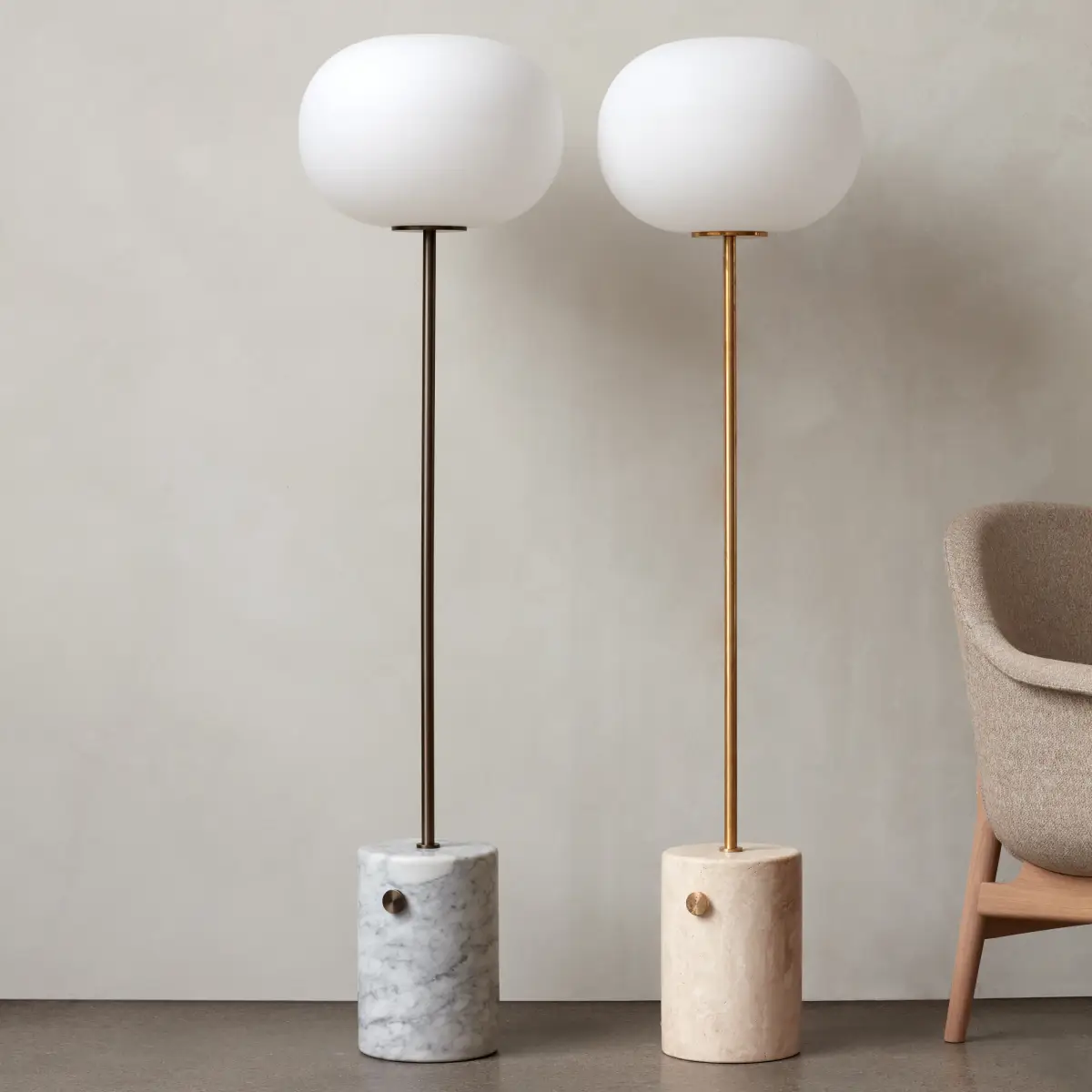 JWDA Stehlampe Marmor Carrara/Messing, bronziert
