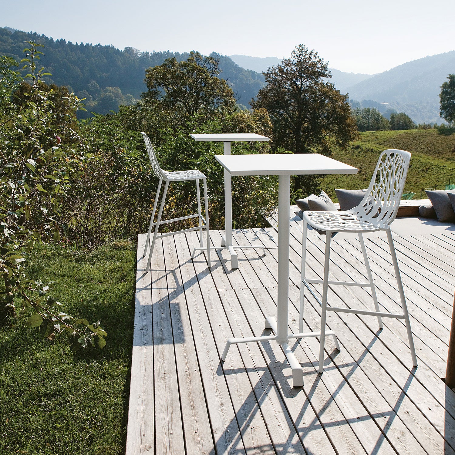 Forest Barhocker 78 cm mit hoher Rückenlehne Weiß