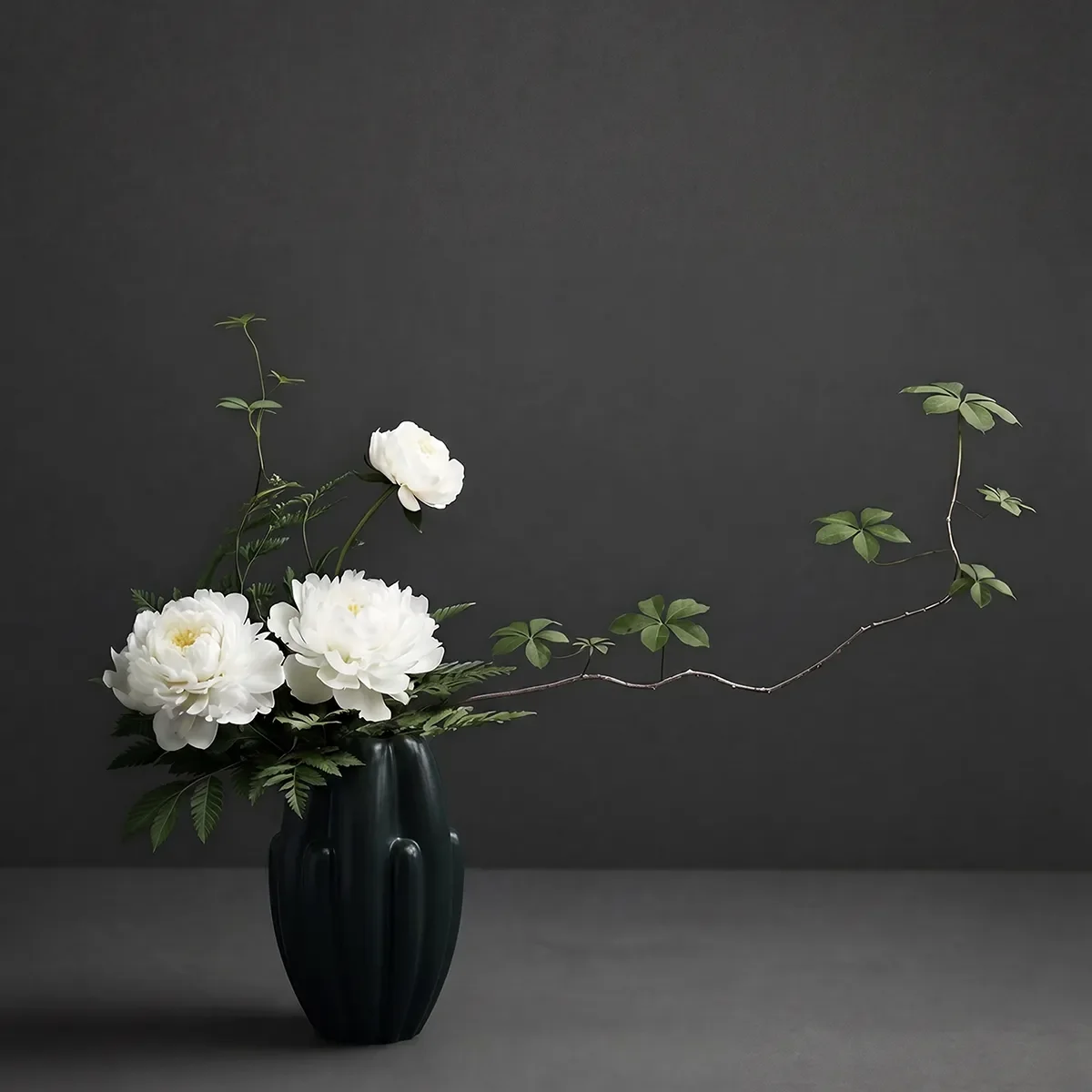 Handgefertigte Vase Bloom Slim Mini Dark Green H34 cm