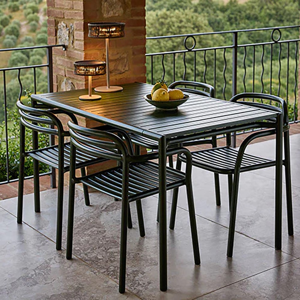 Bliss Esstisch inkl. vier Stühlen mit Armlehnen - Dunkelgrünes Aluminium