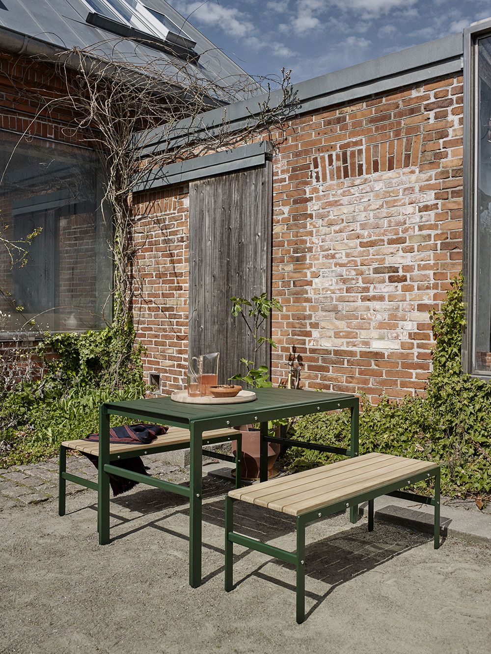 Reform Tisch 125 cm Schwarz/Teak