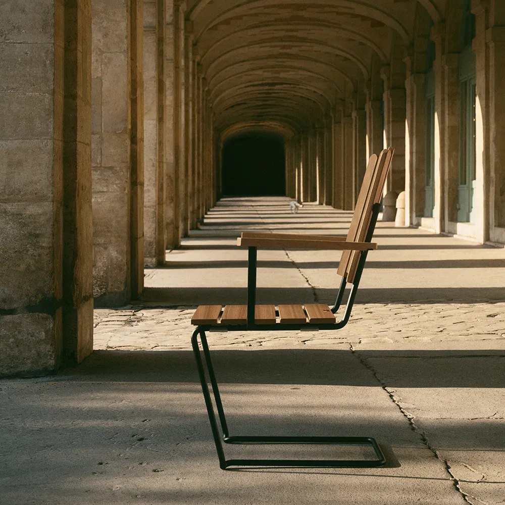 A2 Sessel Eiche geölt / Gestell schwarz