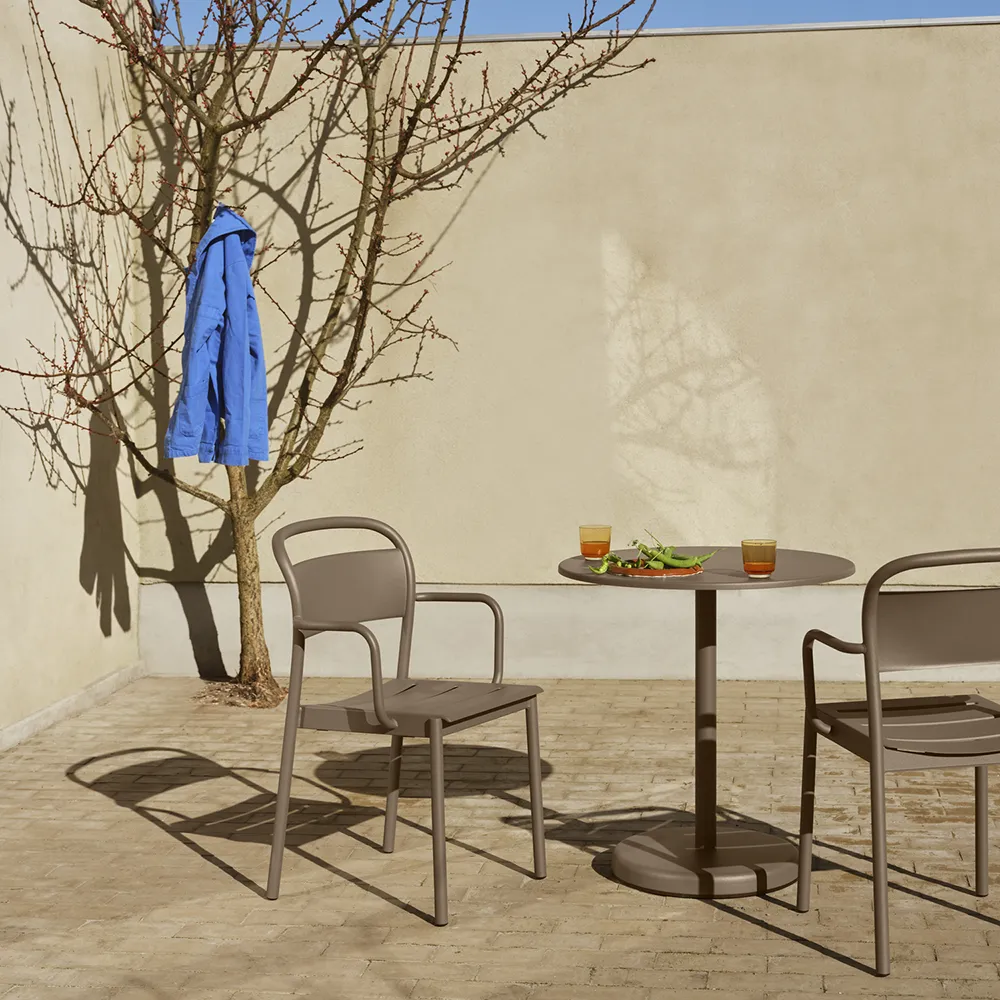 Linear Steel Stuhl mit Armlehnen Taupe