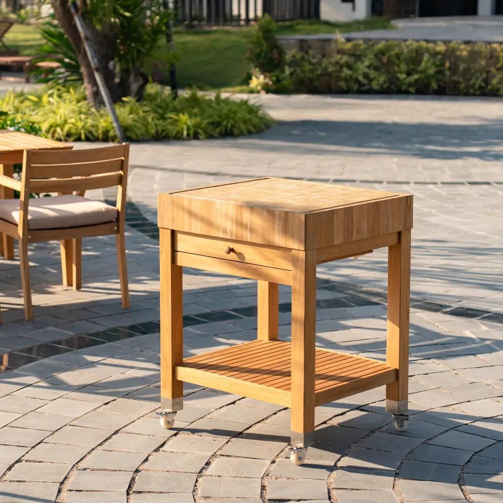 Ageröd Hackblock inkl. Regenschutz