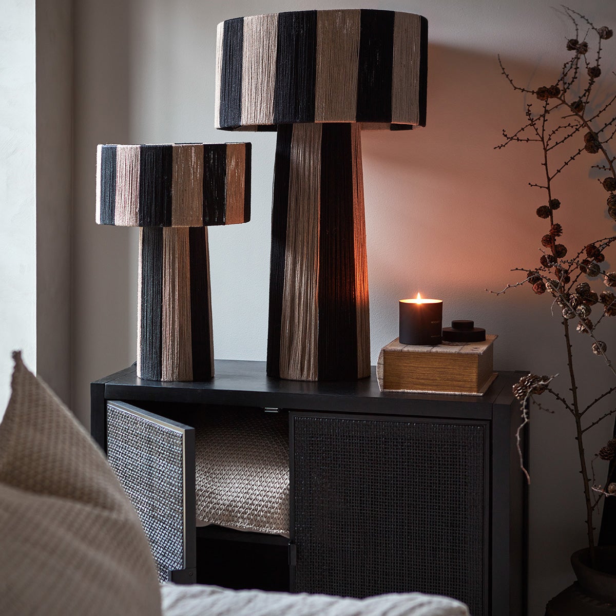 JULLAN Tischleuchte schwarz/natur 49 cm
