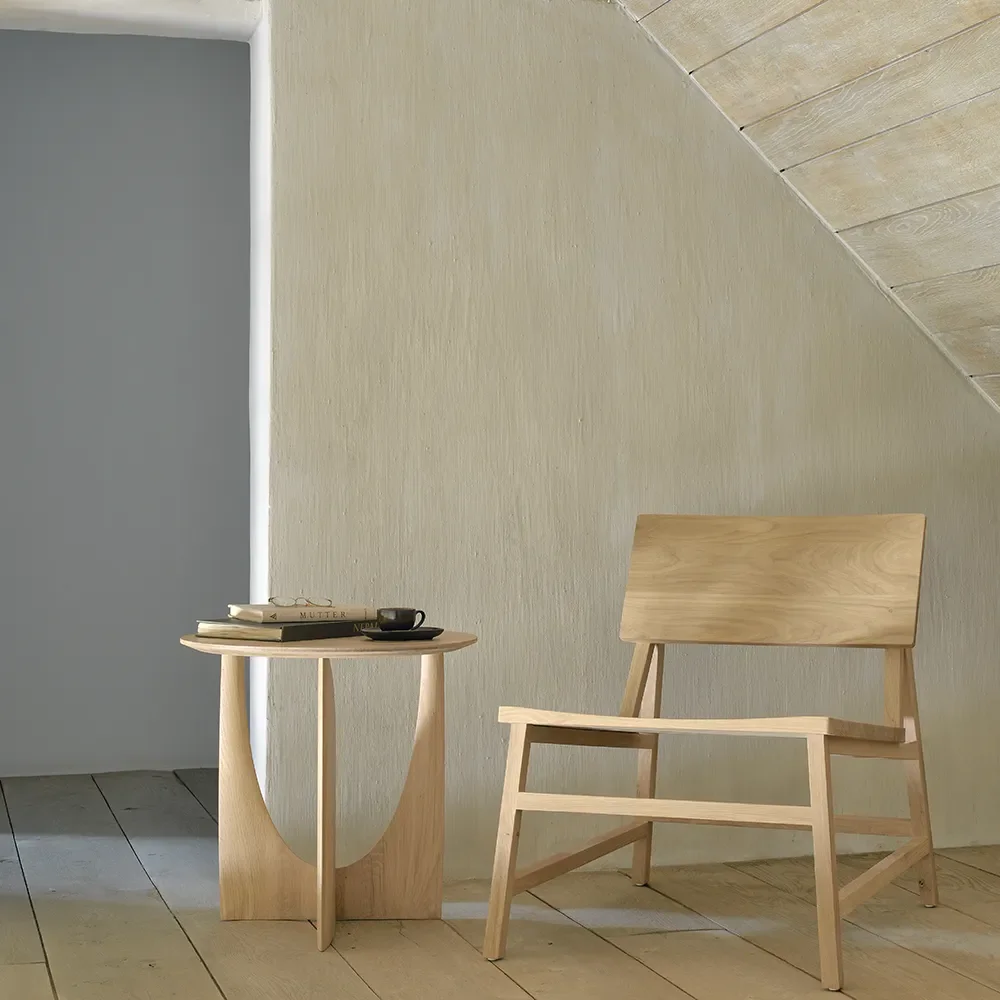 Geometrischer Beistelltisch Eiche