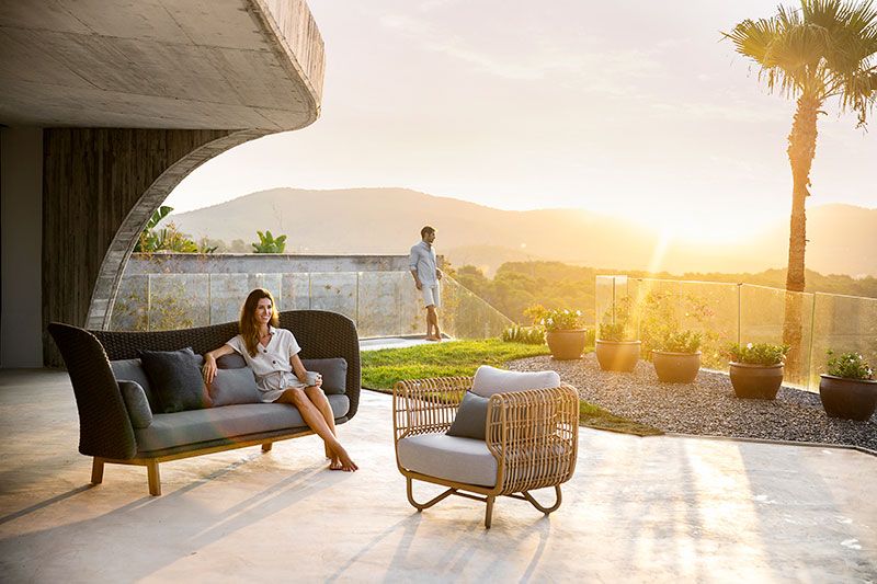 Peacock Wing Sofa Dunkelgrau inkl. Kissen