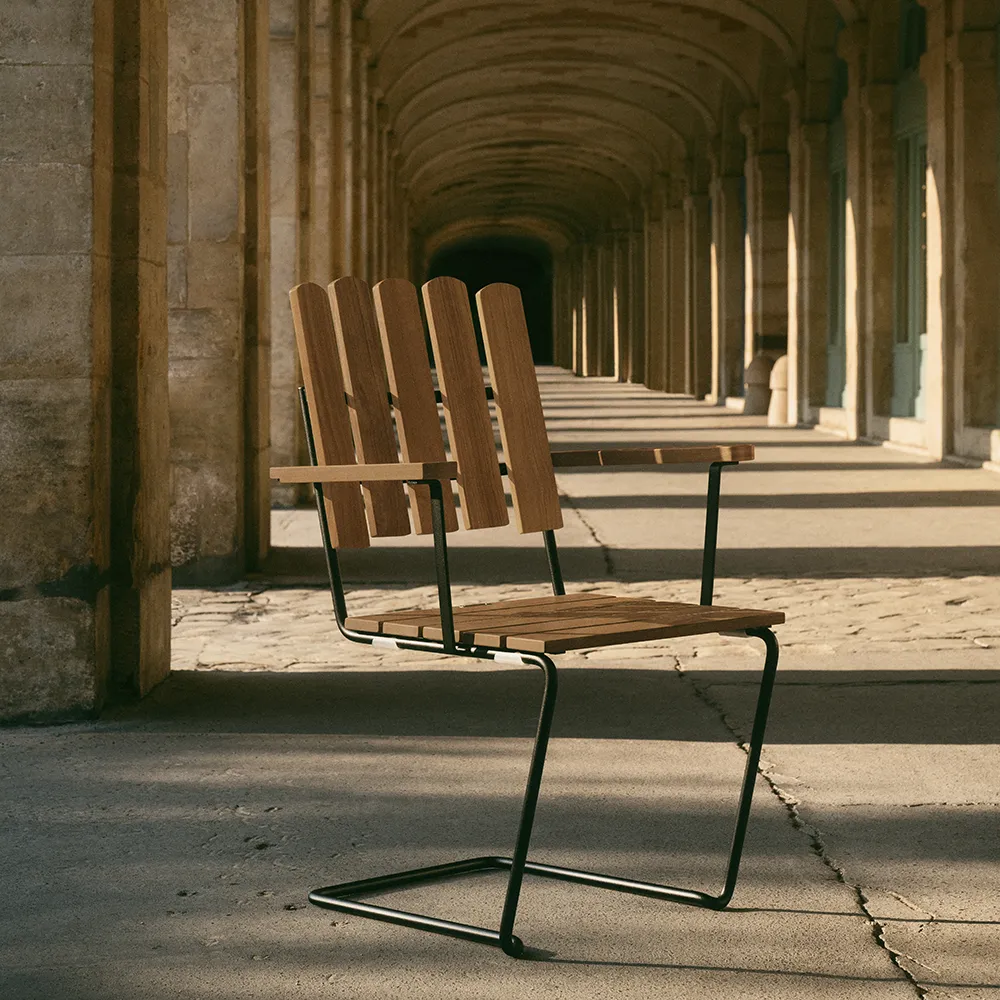 A2 Sessel Eiche geölt / Gestell schwarz