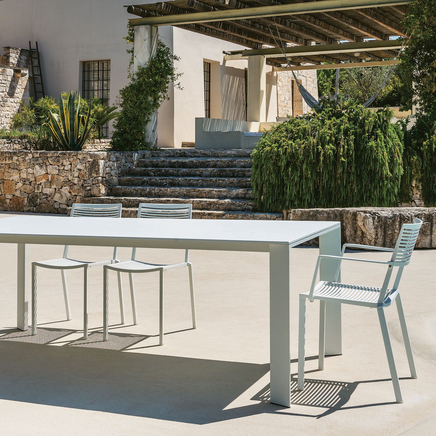 Easy Stapelsessel Cremeweiß