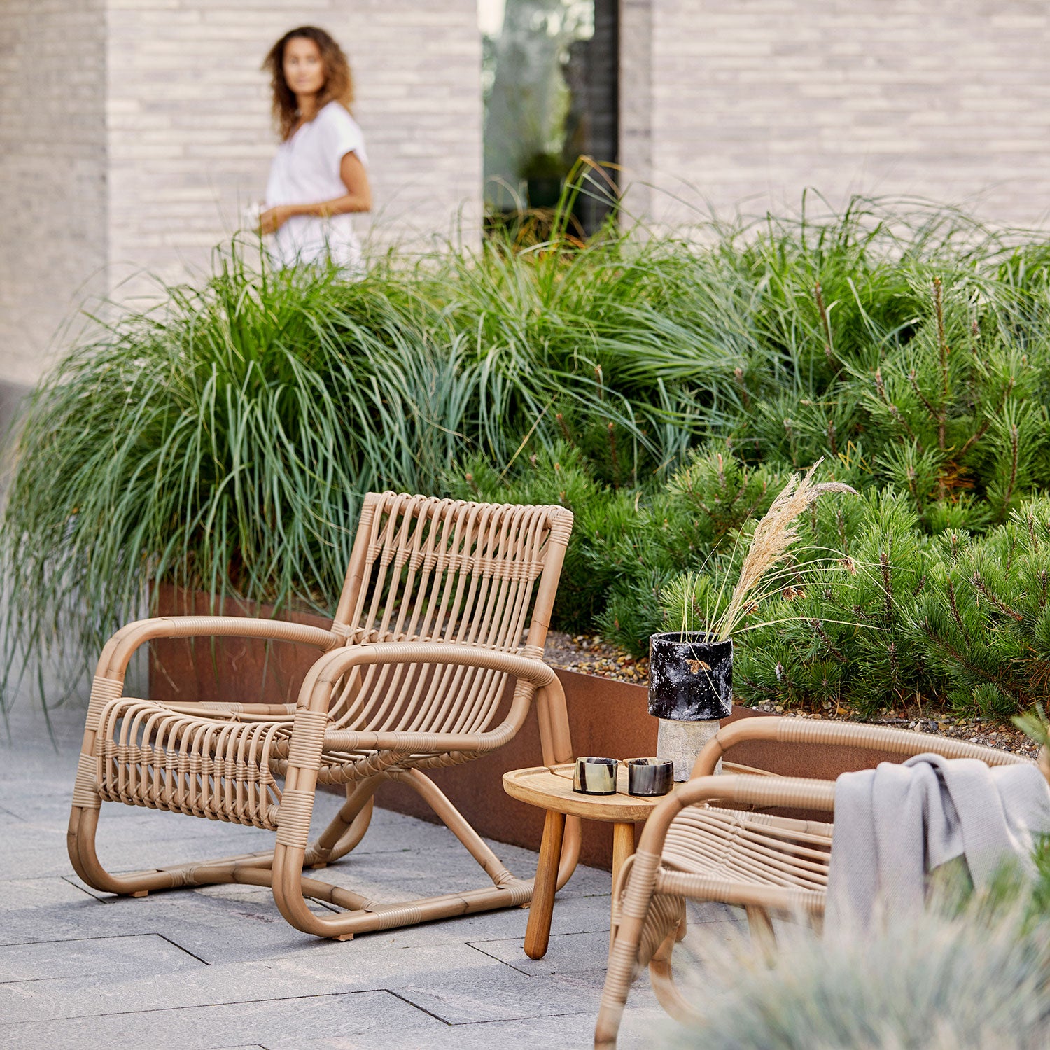 Curve lounge chair outdoor Natural