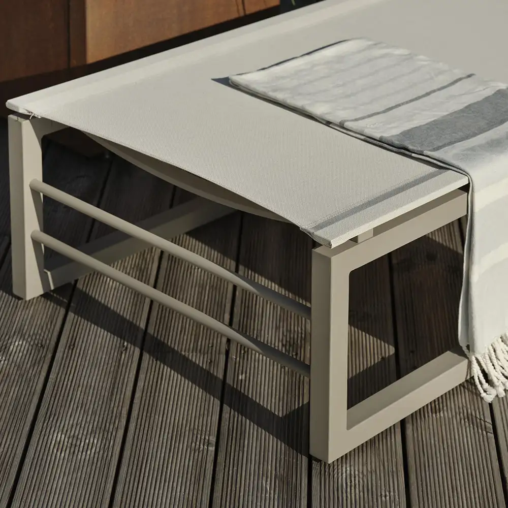 Vevi Tagesbett khaki/weiß