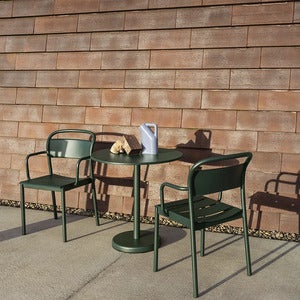Linear Steel Stuhl mit Armlehnen - Dark Green 