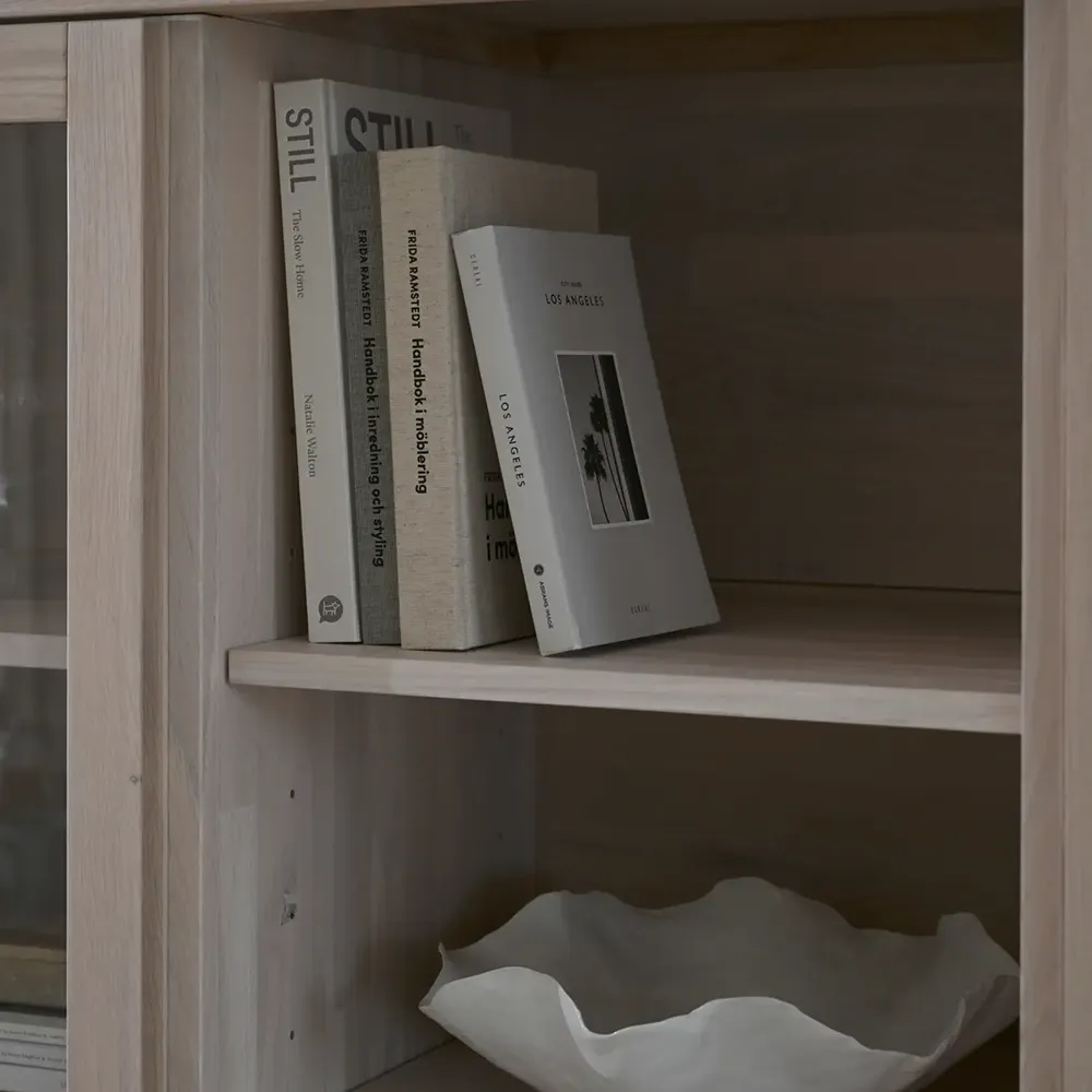 Brooklyn Vitrine 130 cm Eiche weiß pigmentiert