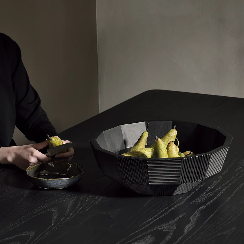 Striped Schale aus schwarz lackiertem Mahagoni