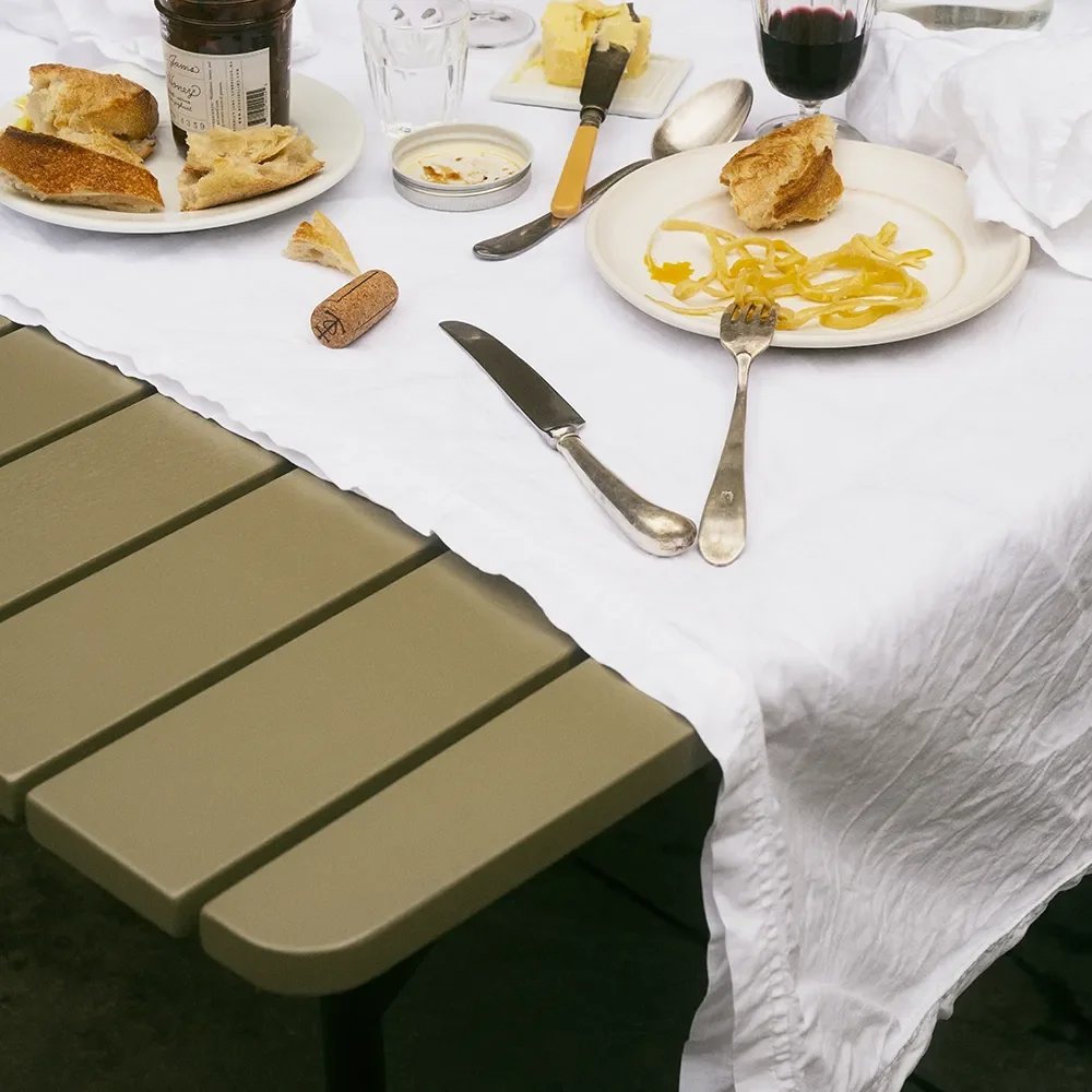 Tisch B25A 120 Grün lackierte Eiche / schwarzer Ständer