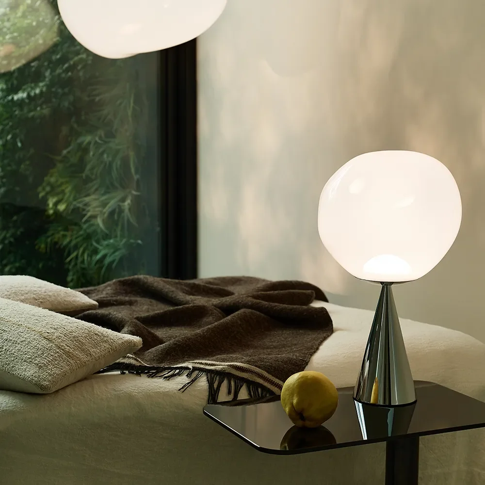Melt Tischlampe Opal/Silver LED
