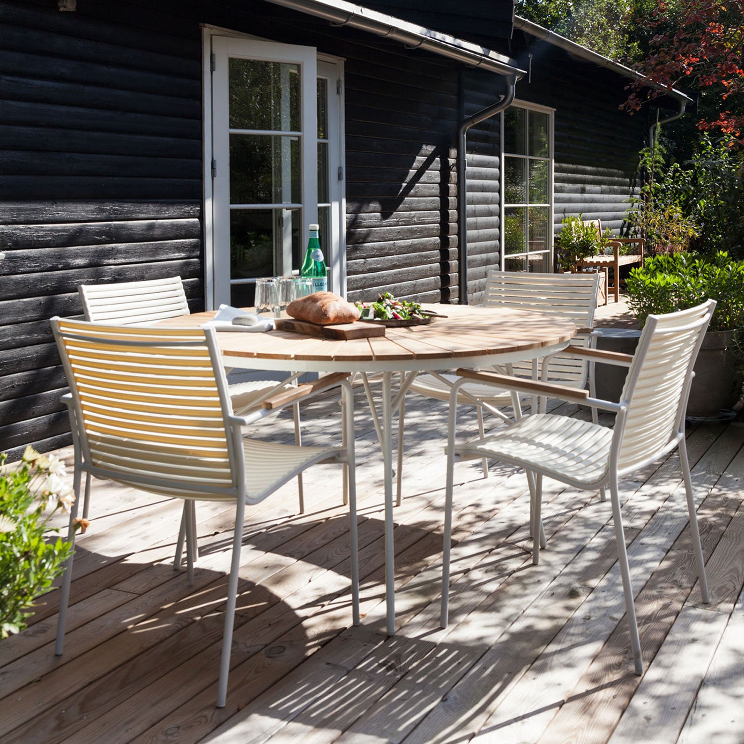 Hard & Ellen Gartentisch 110 cm weiß / Teak