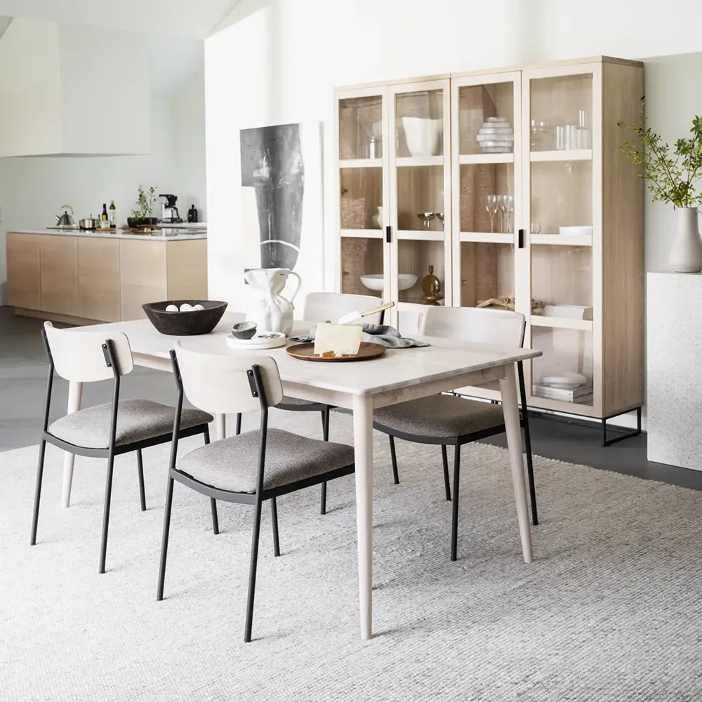 Everett Vitrine weiß pigmentiert